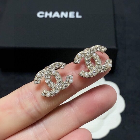 Chanel fashion earrings - Picture 4 of 7